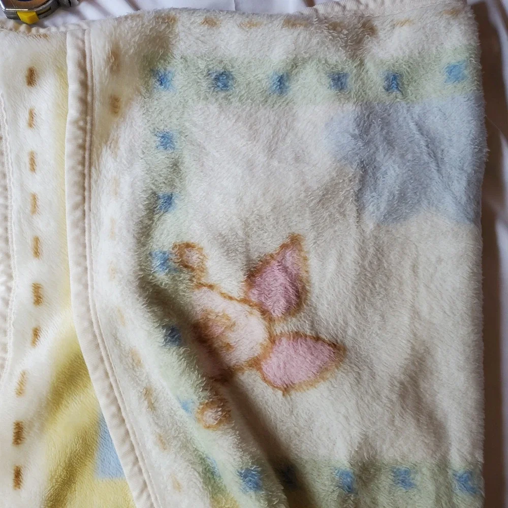 Winnie the Pooh & Friends Tigger Bee Peeking Pooh Baby Blanket  plush Lux Disney